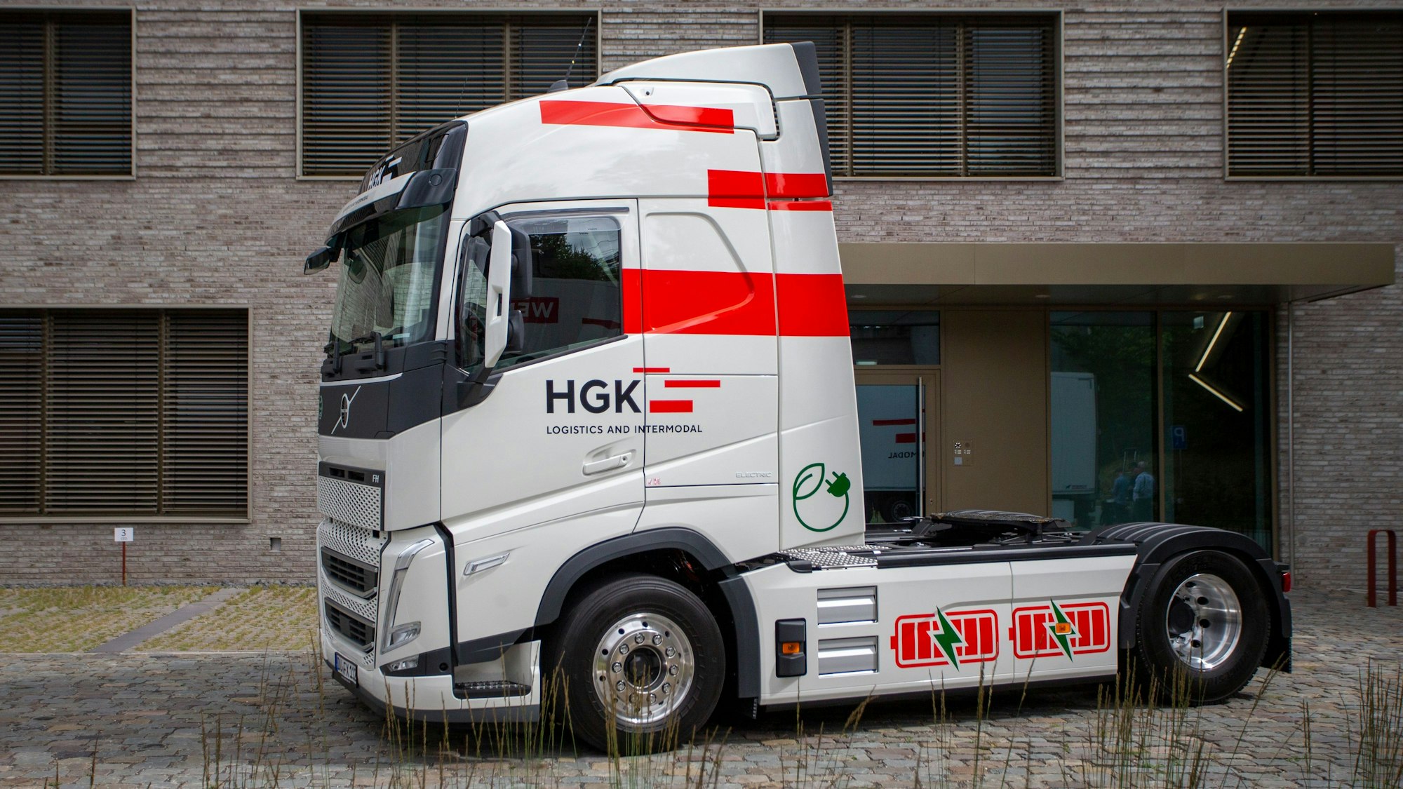 HGK Logistics and Intermodal will E-Trucks einsetzen.
