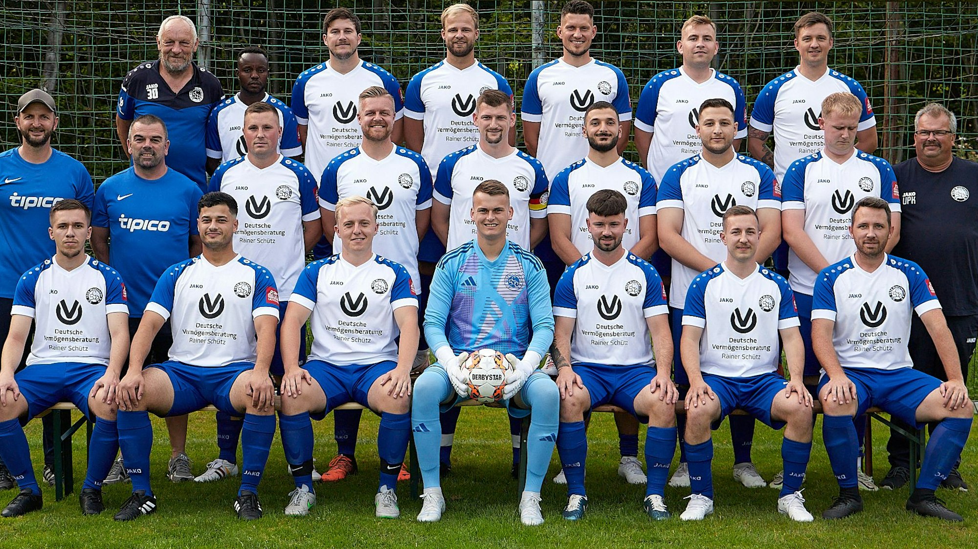 Das Bild zeigt die Mannschaft des SC Roitzheim.