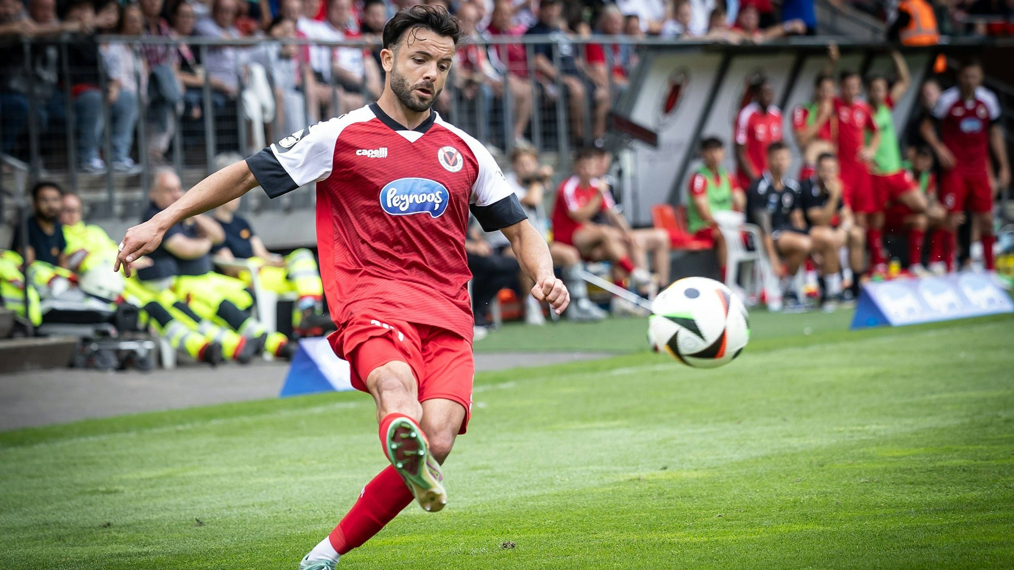 3. Liga: FC Viktoria Köln - Dynamo Dresden, 04.08.2024 Albion Vrenezi FC Viktoria Köln, 10 Köln, 4.08.2024, 1. Spieltag der 3. Fußball-Liga, FC Viktoria Köln - Dynamo Dresden im Sportpark Hoehenberg in Köln. Die DFL-Bestimmungen verbieten die Verwendung von Fotografien als Bildsequenzen und / oder Quasi-Videos. *** 3 Liga FC Viktoria Köln Dynamo Dresden, 04 08 2024 Albion Vrenezi FC Viktoria Köln, 10 Köln, 4 08 2024, 1 matchday of the 3 soccer league, FC Viktoria Köln Dynamo Dresden at Sportpark Hoehenberg in Cologne The DFL regulations prohibit the use of photographs as image sequences and or quasi videos Copyright: xBEAUTIFULxSPORTS/LeahxKohringx