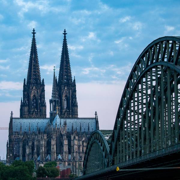 Blick auf den Kölner Dom am frühen Morgen. +++ dpa-Bildfunk +++