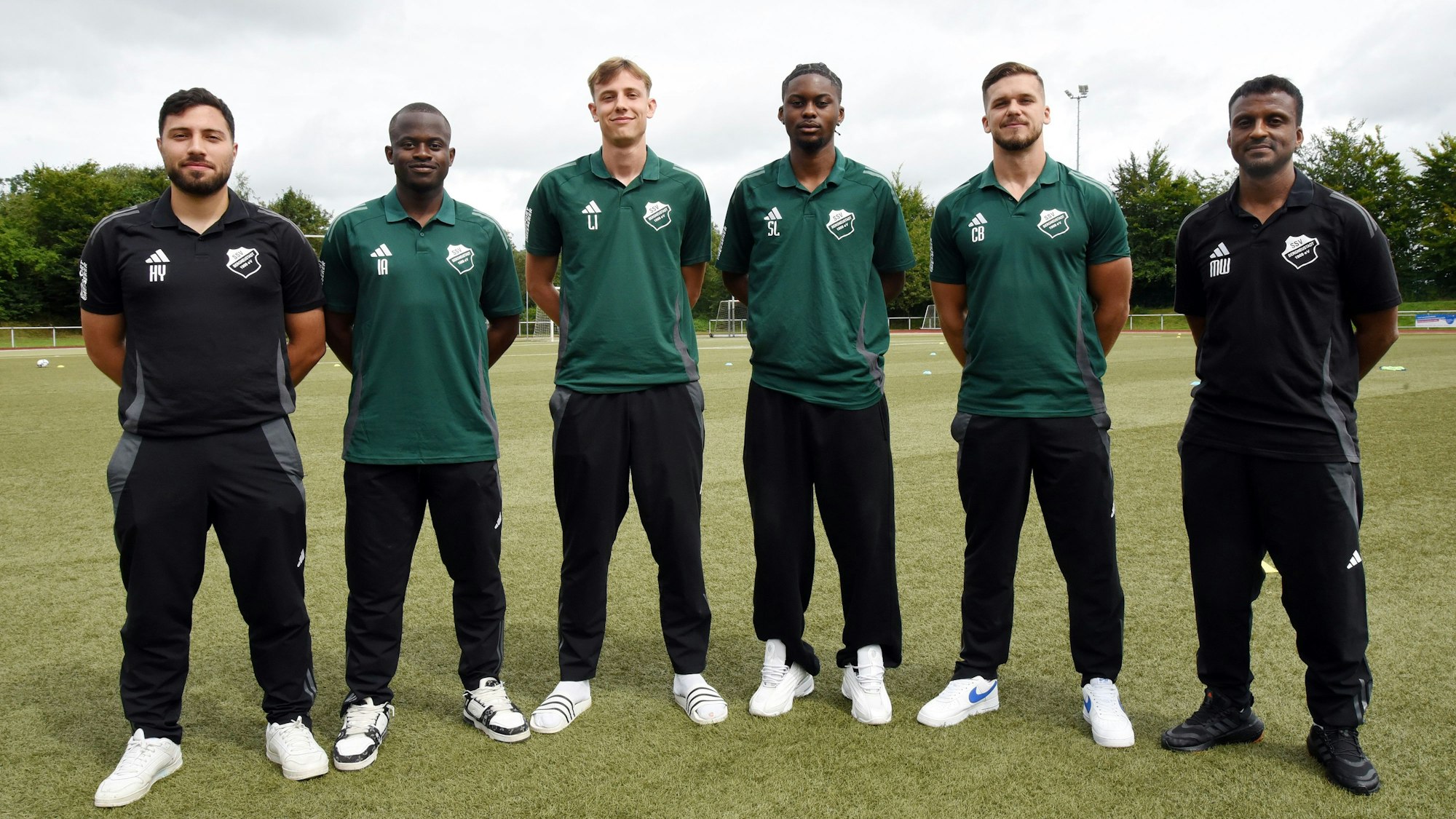 Gruppenfoto der Neuzugänge des SSV Bergneustadt für die Saison 2024/25.