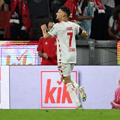 Kölns Dejan Ljubicic bejubelt sein Tor zum 2:0.