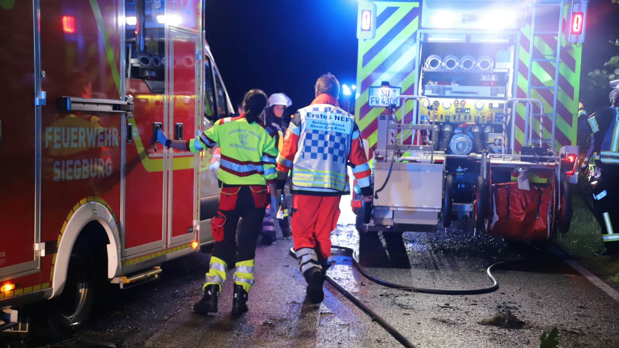 Die Besatzungen von vier Rettungswagen und zwei Notärzte kümmerten sich um die Patienten.