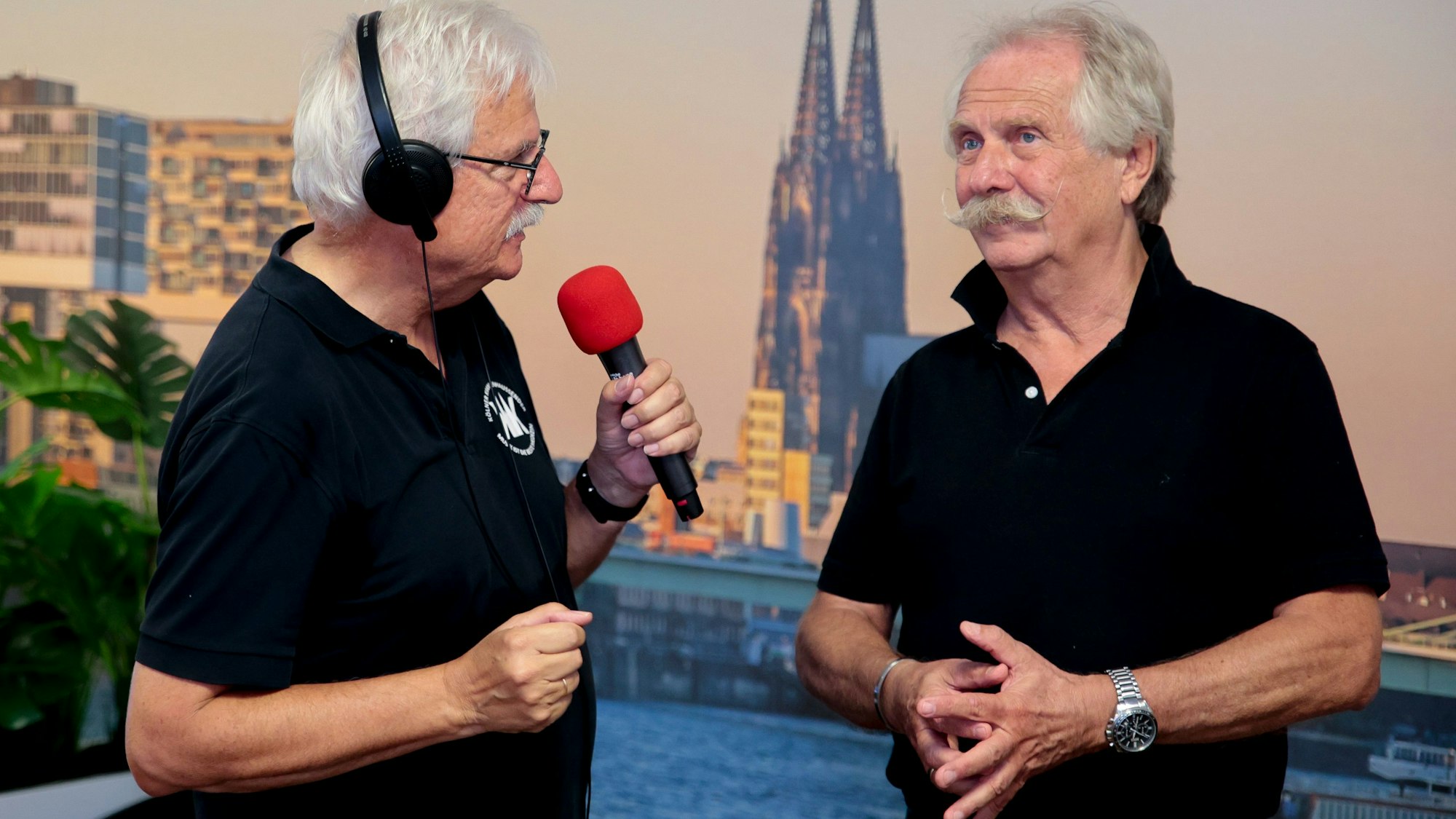 Moderator Rolf Krahforst im Gespräch mit Henning Krautmacher (r.).