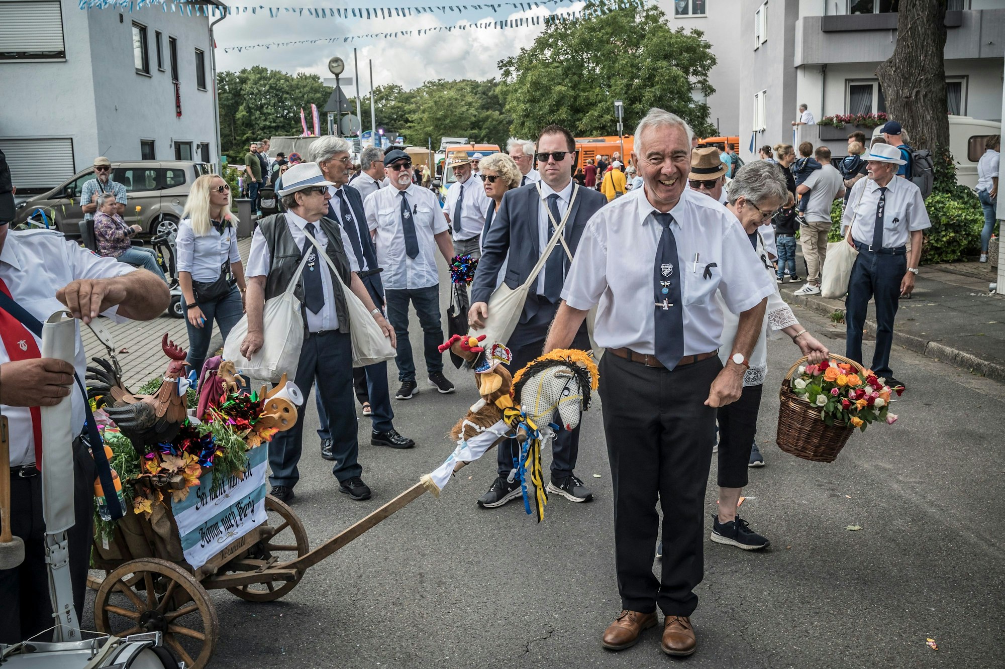 Der Ehrenpräsident Peter Odenthal beim Umzug J.K.G. Fidelio Bürrig. Foto: Ralf Krieger