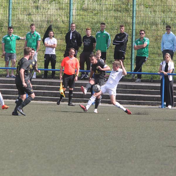 Juri Landgraf (links) und der Wahlscheider SV vermiesten dem FSV II um Pascal Jungbluth im Hinspiel die Bezirksliga-Premiere. Foto: Quentin Bröhl