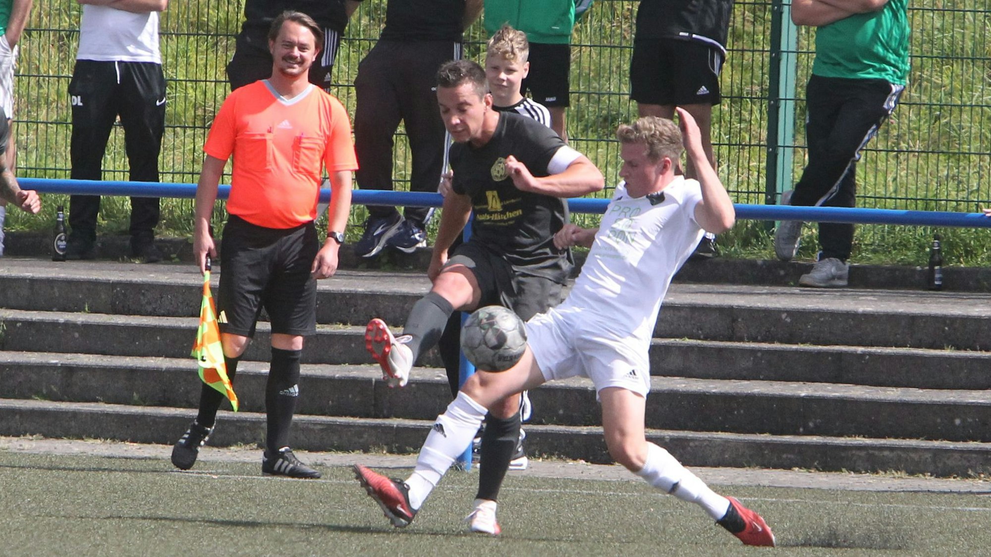 Juri Landgraf (links) und der Wahlscheider SV vermiesten dem FSV II um Pascal Jungbluth im Hinspiel die Bezirksliga-Premiere. Foto: Quentin Bröhl