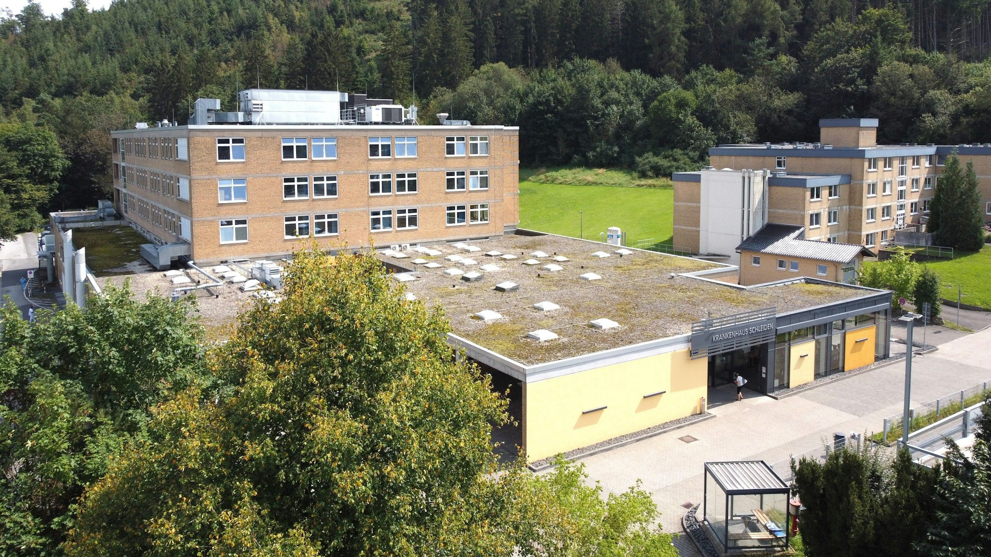 Das Luftbild zeigt das Krankenhaus in Schleiden.
