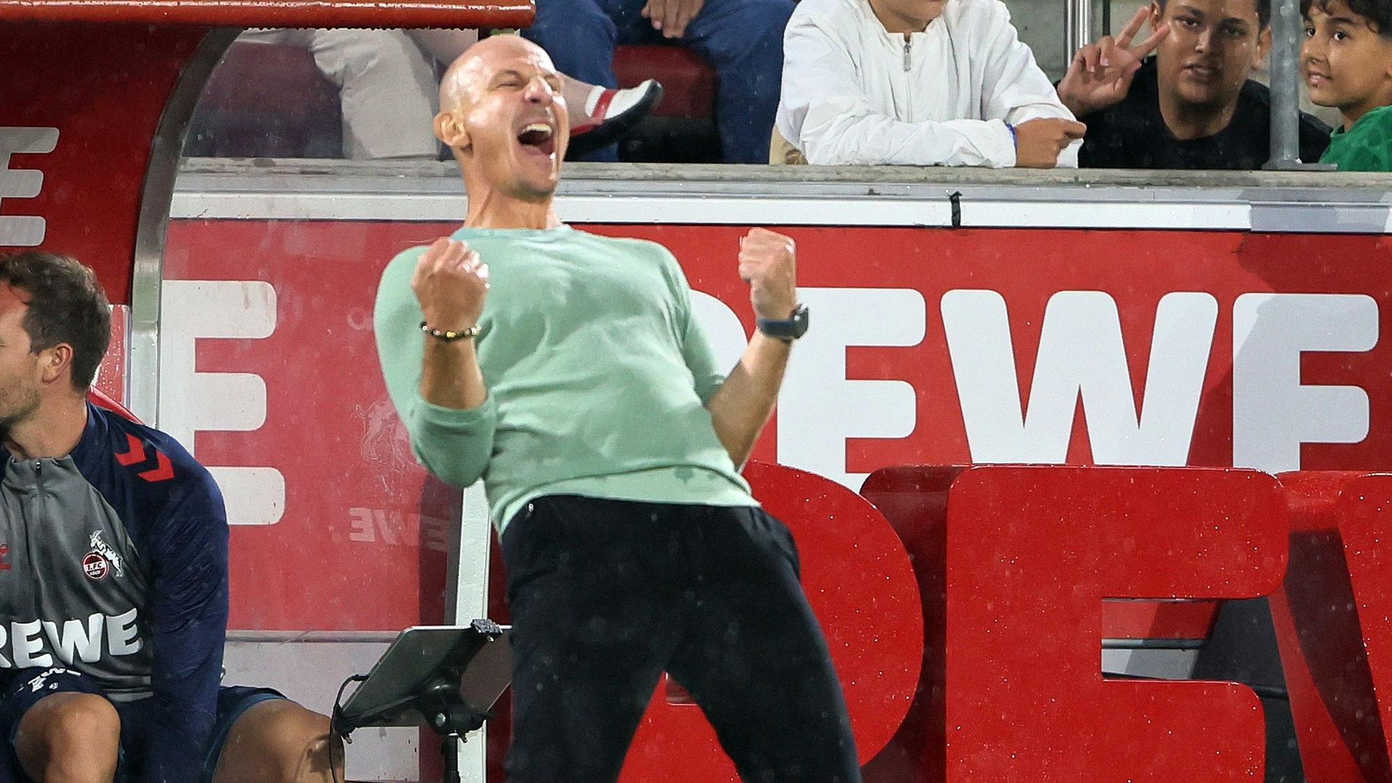 Gerhard Struber jubelt über den starken Auftritt seiner Mannschaft gegen Braunschweig.
