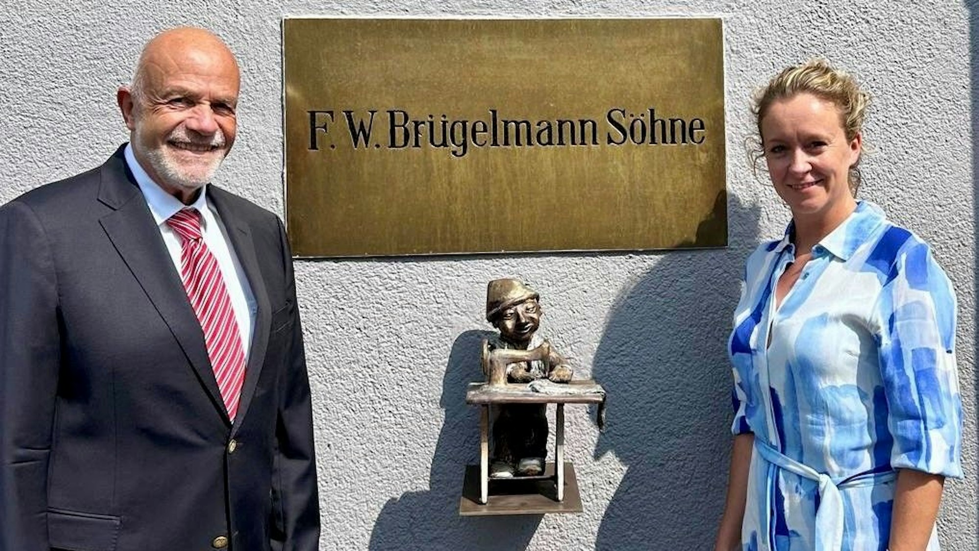 Helmut Brügelmann und seine Tochter Lena-Theresa Förster mit Heinz Brügel
