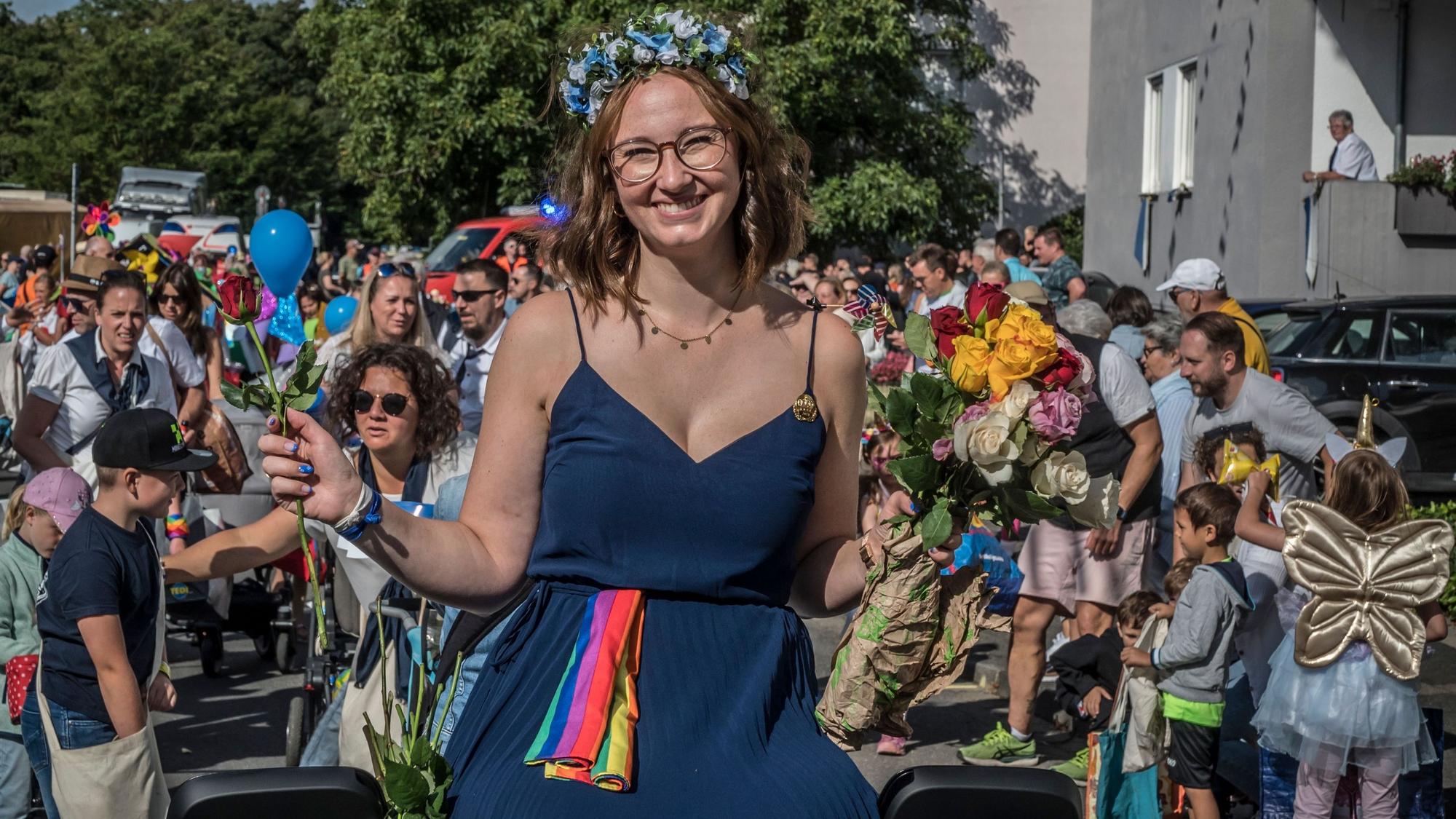 Die Maikönigin Nina Ziegler beim Umzug J.K.G. Fidelio Bürrig. Foto: Ralf Krieger