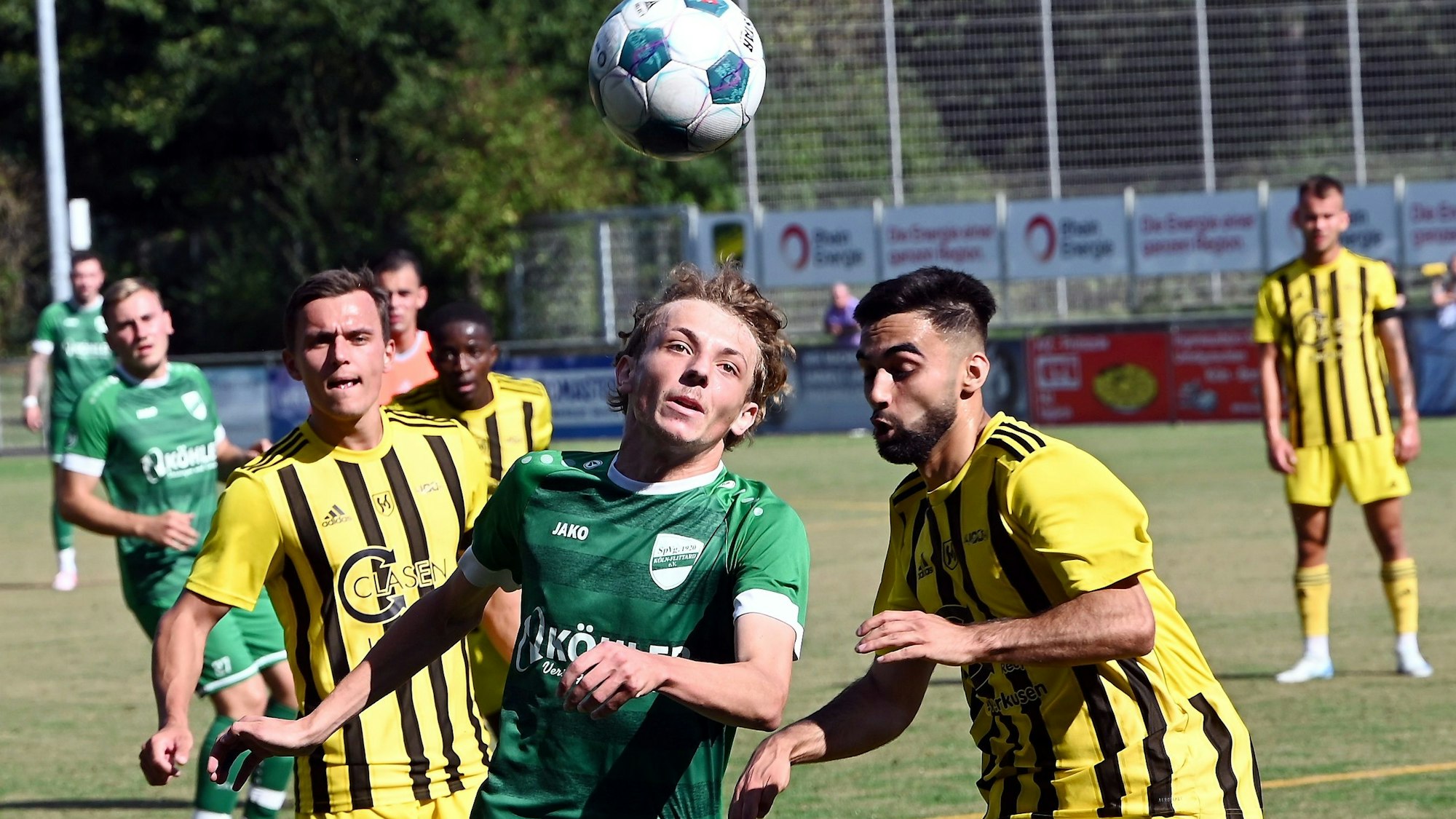 25.08.2024, Fussball-Köln Flittard-SV Schlebusch
links: NR 12 (Flittard)
rechts: Murat Aydin (Schlebusch)
Foto: Uli Herhaus