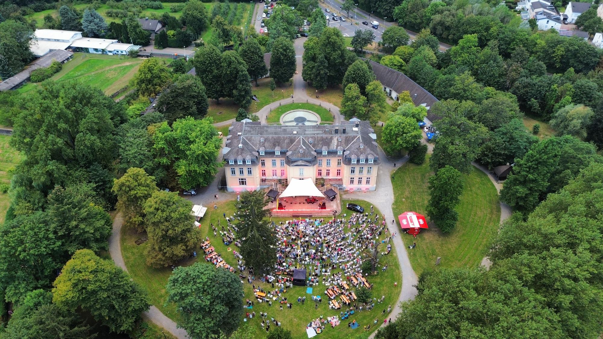 Auf dem Gelände von Schloss Morsbroich findet in diesem Jahr wieder das Festival „The Park“ statt.