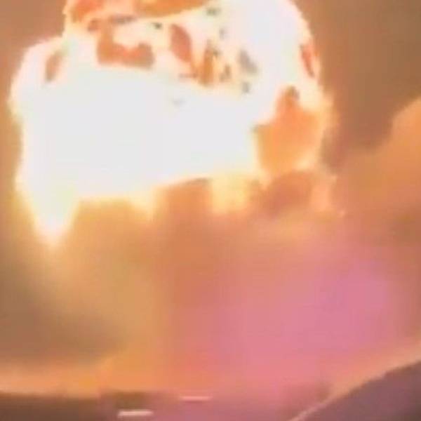 Ein Screenshot aus einem Video, das der ukrainische Diplomat Olexander Scherba veröffentlicht hat, soll Explosionen nach einem Angriff mit Paljanyzja zeigen.
