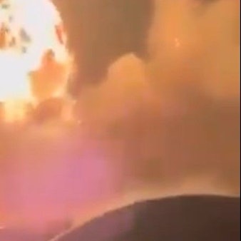 Ein Screenshot aus einem Video, das der ukrainische Diplomat Olexander Scherba veröffentlicht hat, soll Explosionen nach einem Angriff mit Paljanyzja zeigen.