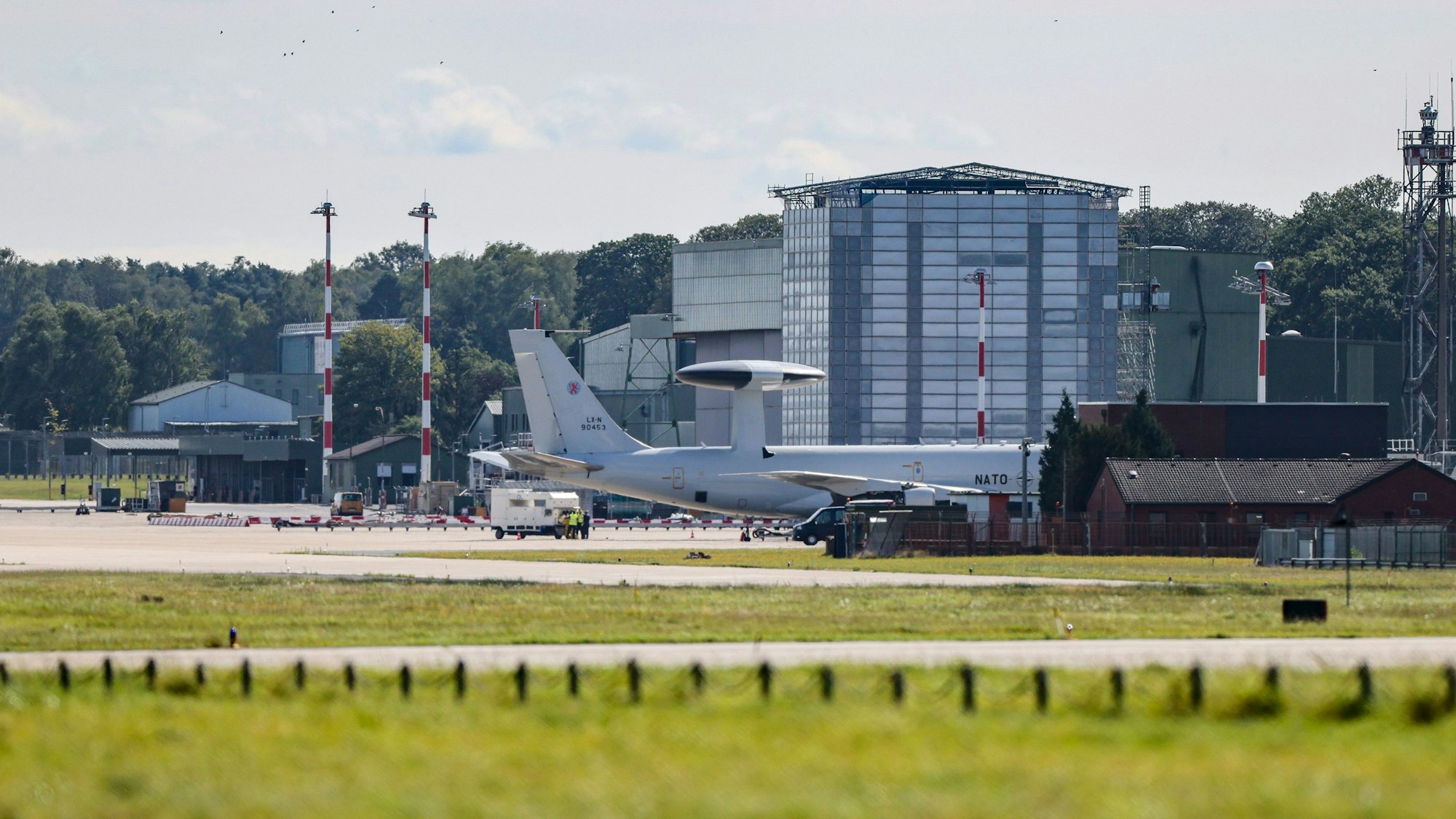 Geilenkirchen steht auf dem Nato-Flugplatz in Geilenkirchen. (Symbolbild)