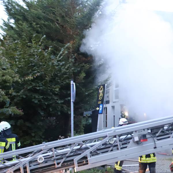 In einem Schnellrestaurant an der Feldmühlestraße ist es in einem Abzug zu einem Brand gekommen.