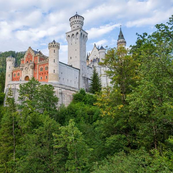 Blick auf das Schloss Neuschwanstein in den frühen Morgenstunden.