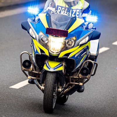 Die Kölner Polizei hat am Sonntagnachmittag einen Hochzeitskorso auf der A4 nahe Düren gestoppt. (Symbolbild)