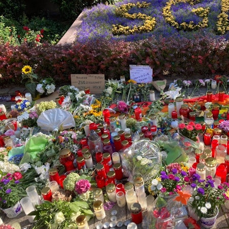 Blumen für die Opfer in Solingen.