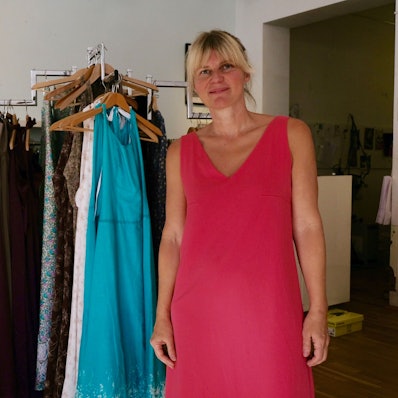 Caroline Wilbert mit ihren Kreationen im Cava Cava Köln-Sülz