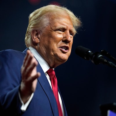 Donald Trump bei einem Wahlkampfauftritt in Arizona. Der Republikaner zeigte sich zuletzt verärgert über die Berichterstattung des US-Sender ABC News. (Archivbild)