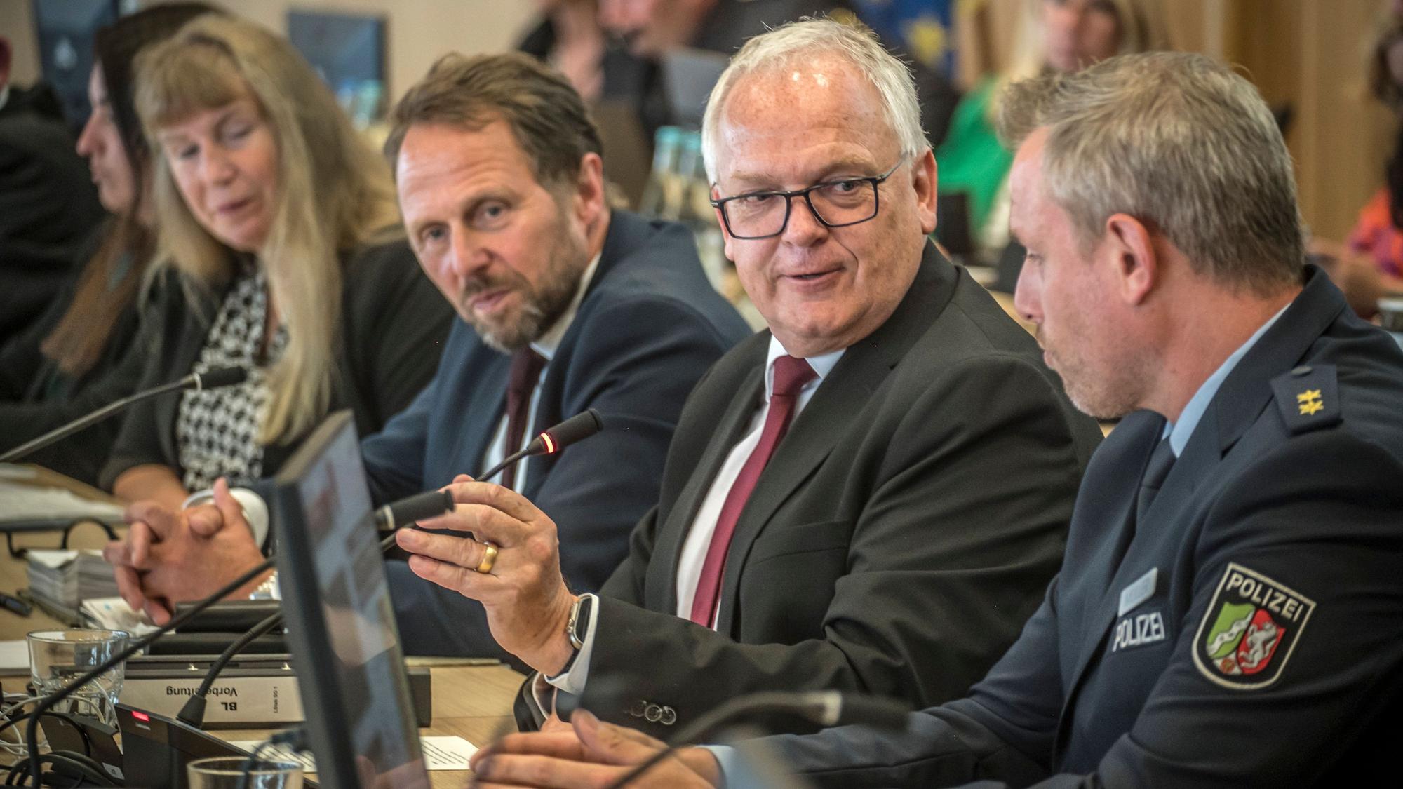 Johannes Hermanns (M.) war zu Gast im Leverkusener Stadtrat.