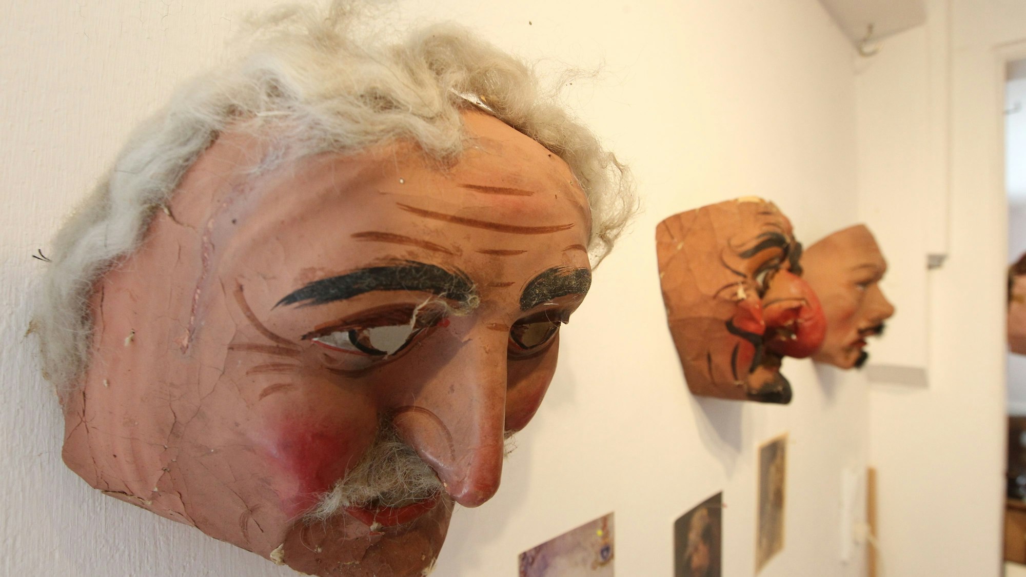 Masken spielten eine wichtige Rolle im Leben James Ensors.