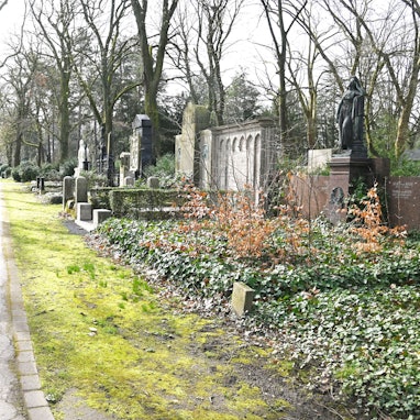 Josef Terfrüchte wünscht sich mehr Räume des Trostes auf Friedhöfen. (Archivbild)