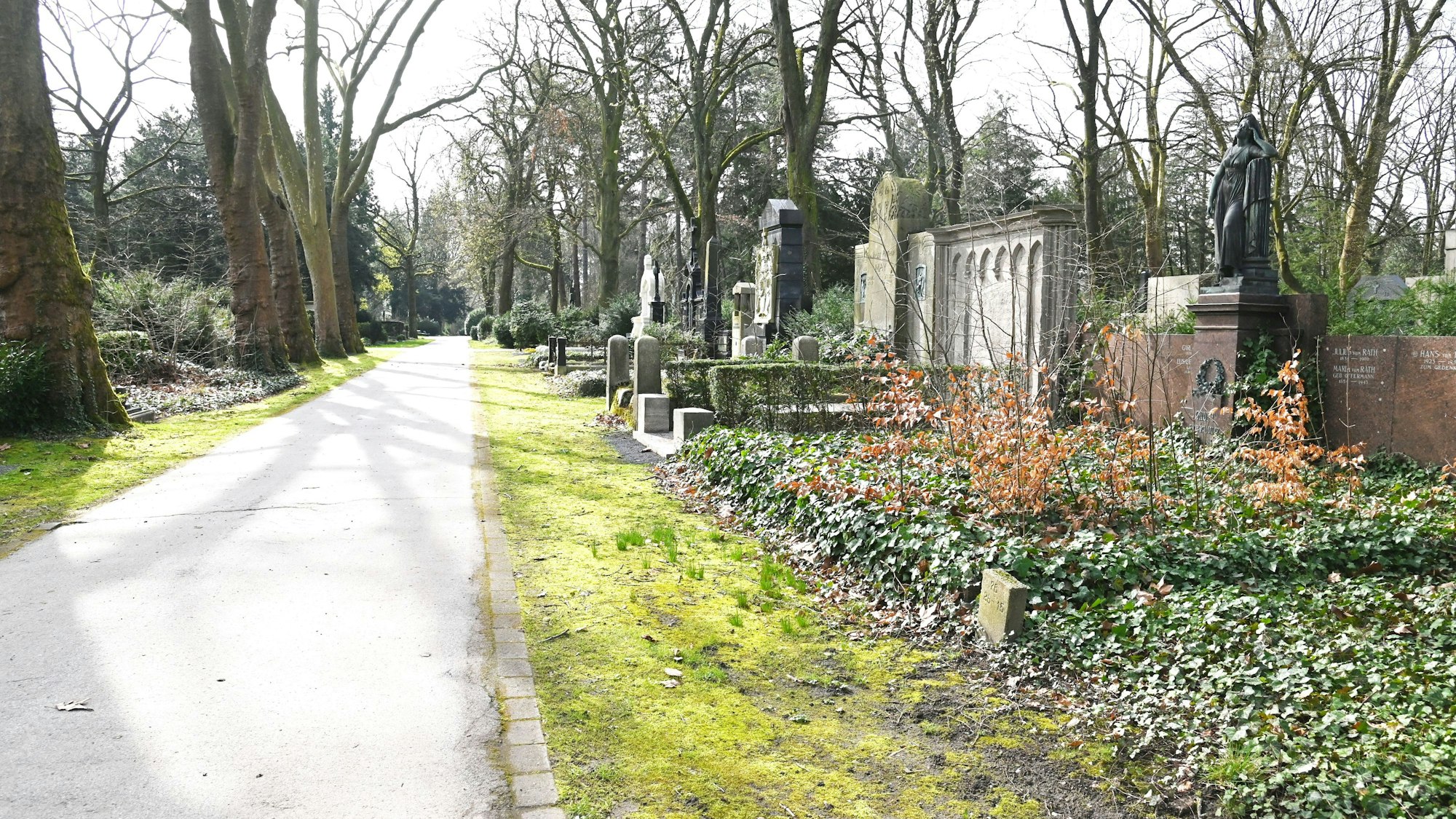 Josef Terfrüchte wünscht sich mehr Räume des Trostes auf Friedhöfen. (Archivbild)