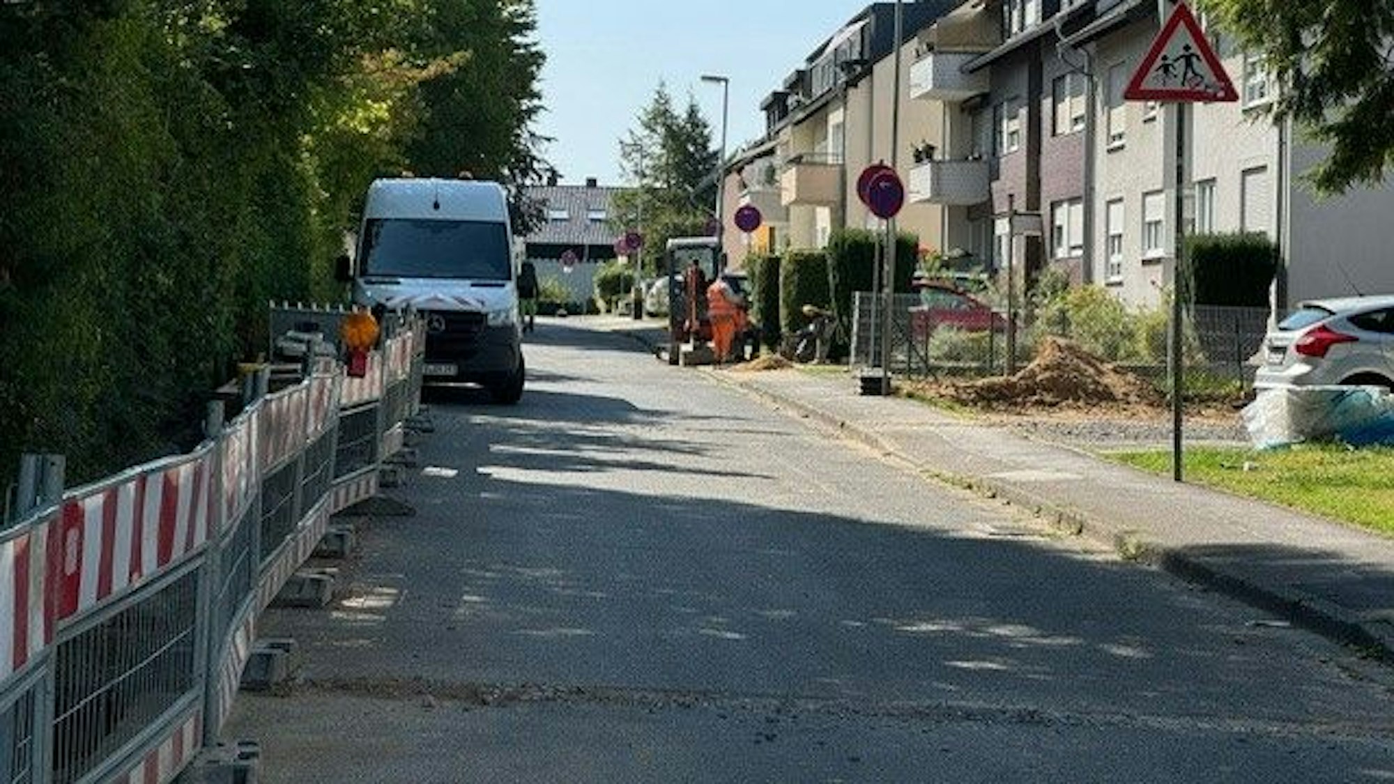 Der Gehweg in der Straße Im Kirchfeld ist komplett weg.