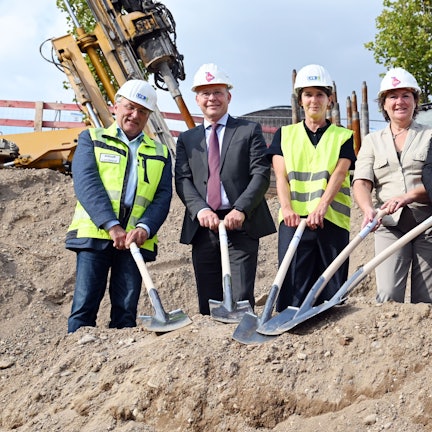 Detlef Althoff, Reiner Limbach, Jasna Moritz, Anne Henk-Hollstein, Thomas Böll beim ersten Spatenstich für den LVR-Neubau am Ottoplatz