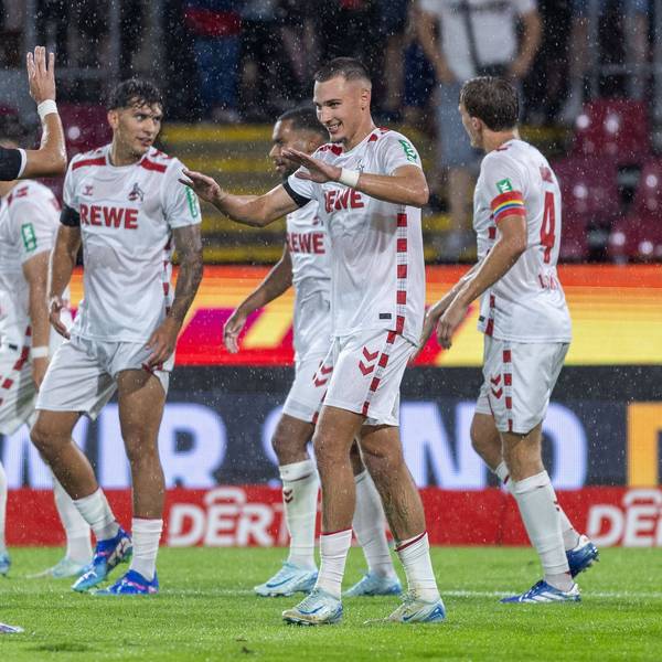 Tim Lemperle, Stürmer des 1. FC Köln, jubelt über sein Tor zum 3:0 gegen Eintracht Braunschweig.