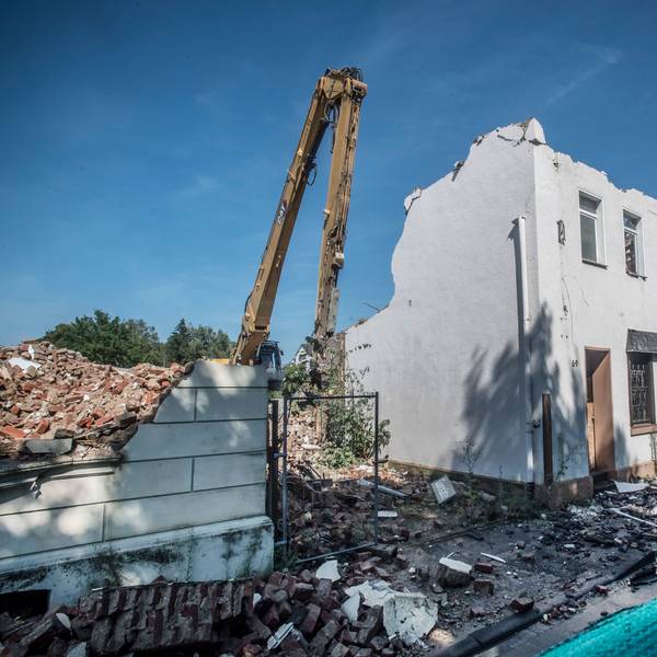 An der Reuterstraße lässt Rewe zurzeit die Häuserzeile abreißen.