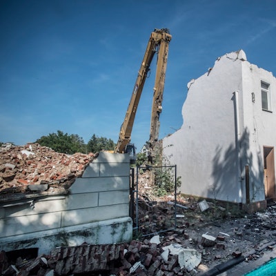 An der Reuterstraße lässt Rewe zurzeit die Häuserzeile abreißen.