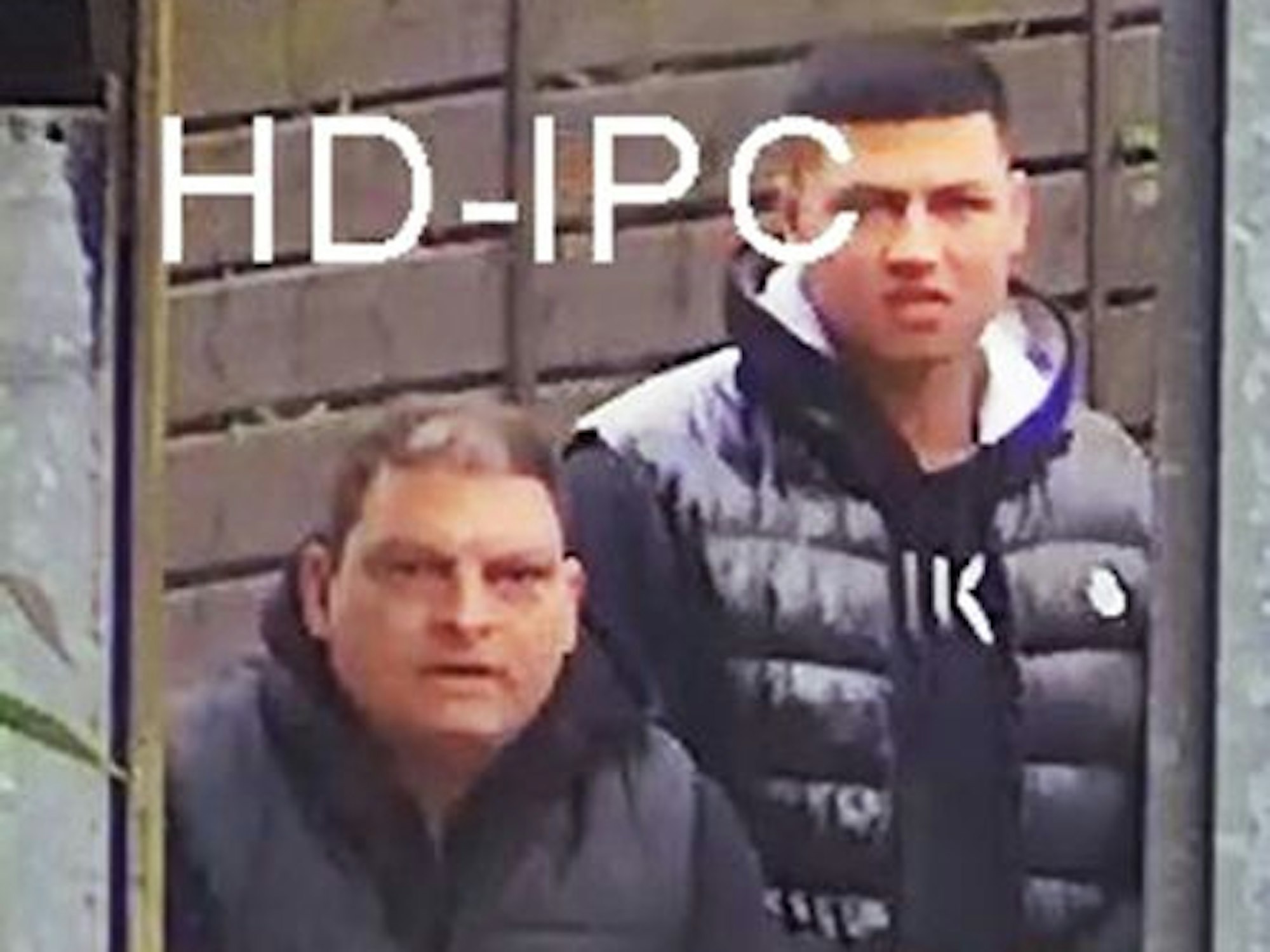 Diese beiden mutmaßlichen Einbrecher sollen ein Rentnerpaar misshandelt und ausgeraubt haben.