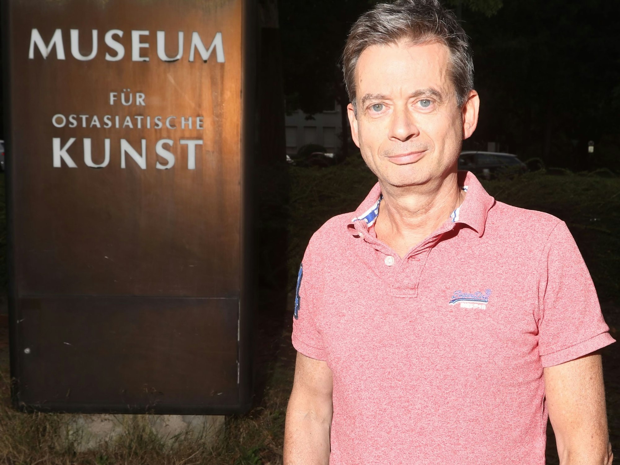 26.08.2024, Köln: Das Museum für Ostasiatische Kunst stört sich wohl plötzlich an den seit Jahren schon stattfindenden Open-Air-Salsa-Tanzpartys vor dem Museum, die große Tanzszene fürchtet nun das Aus. Foto: Arton Krasniqi
