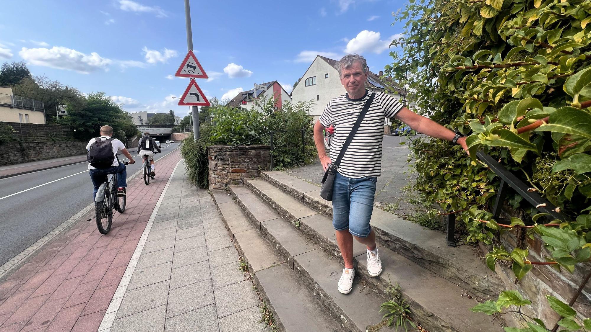 Klaus Stutzer macht sich für eine barrierefreie Ohmstraße stark und hat eine Initiative dafür gegründet.