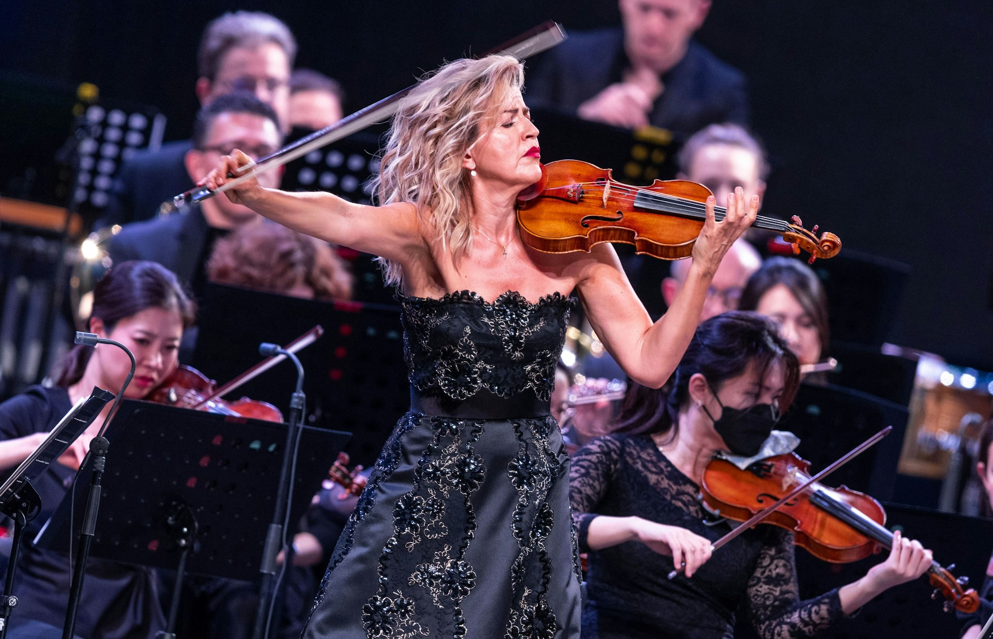Violonistin Anne-Sophie Mutter bei einem Konzert mit ihrer Geige