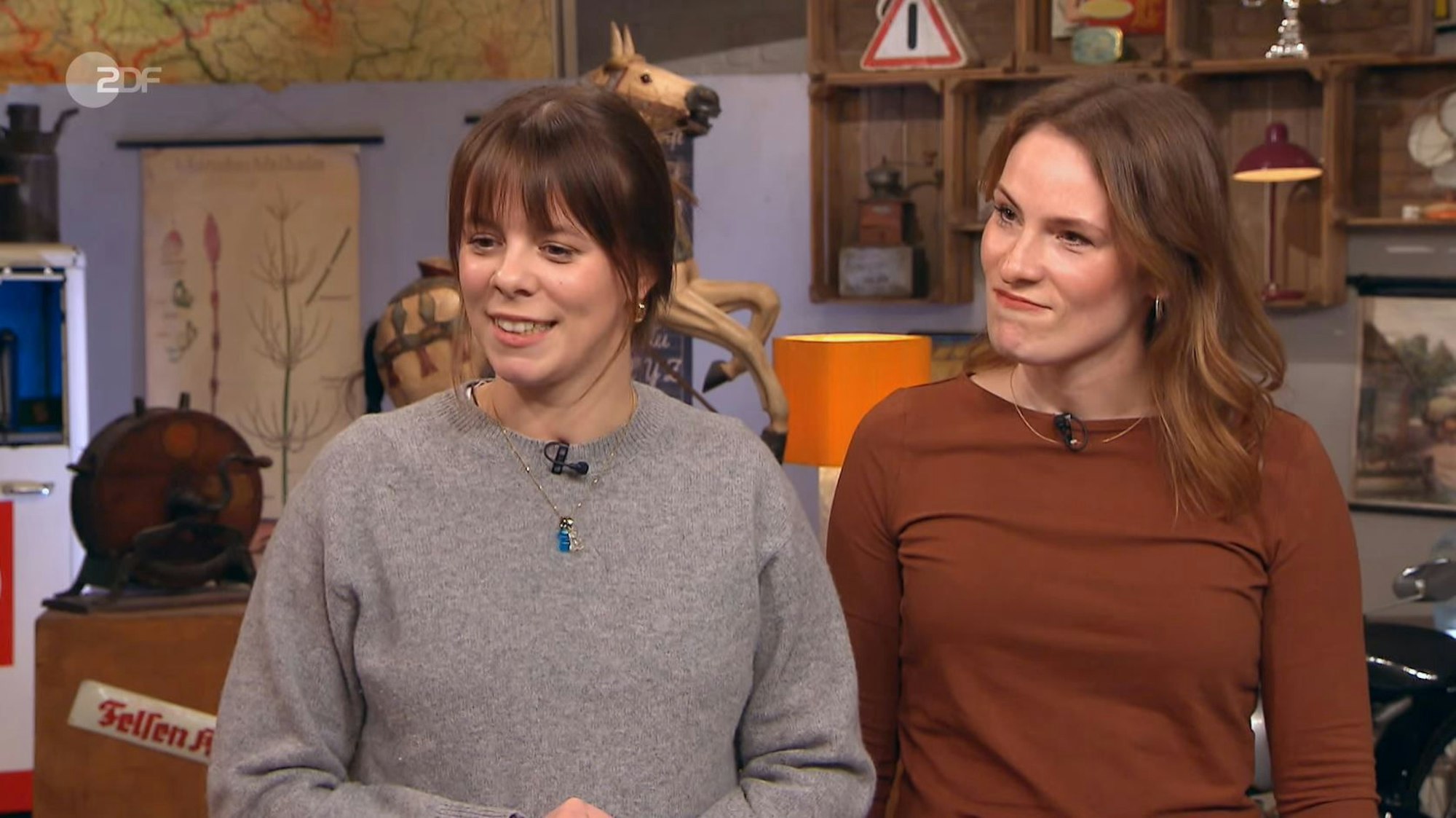 Die beiden Schwestern aus Bonn und Köln waren unsicher, in welche Richtung die Expertise von „Bares für Rares“ gehen würde.