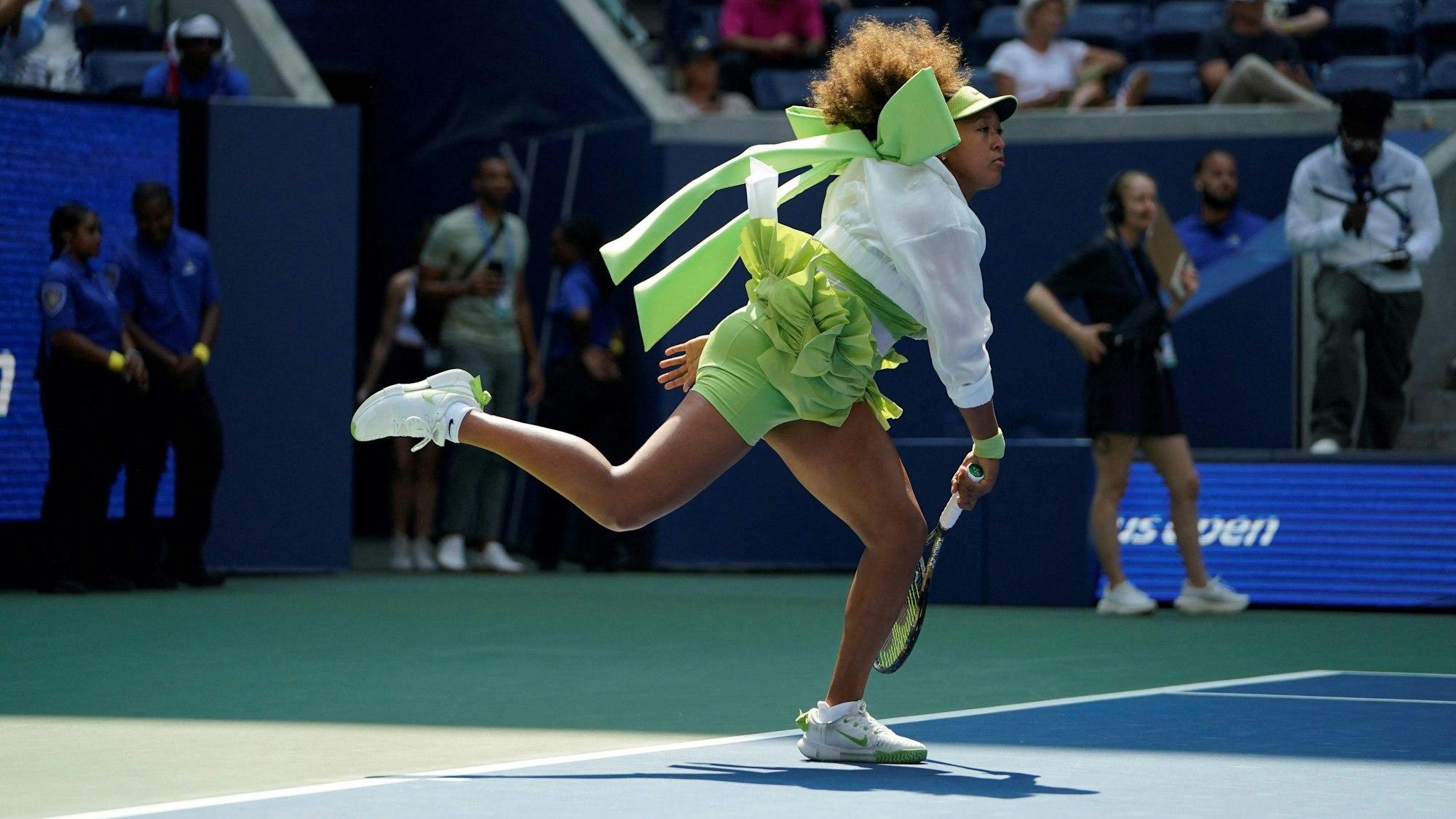 TOPSHOT - Japan's Naomi Osaka warms up before her women's singles first round match against Latvia's Jelena Ostapenko on day two of the US Open tennis tournament at the USTA Billie Jean King National Tennis Center in New York City, on August 27, 2024. (Photo by TIMOTHY A. CLARY / AFP)