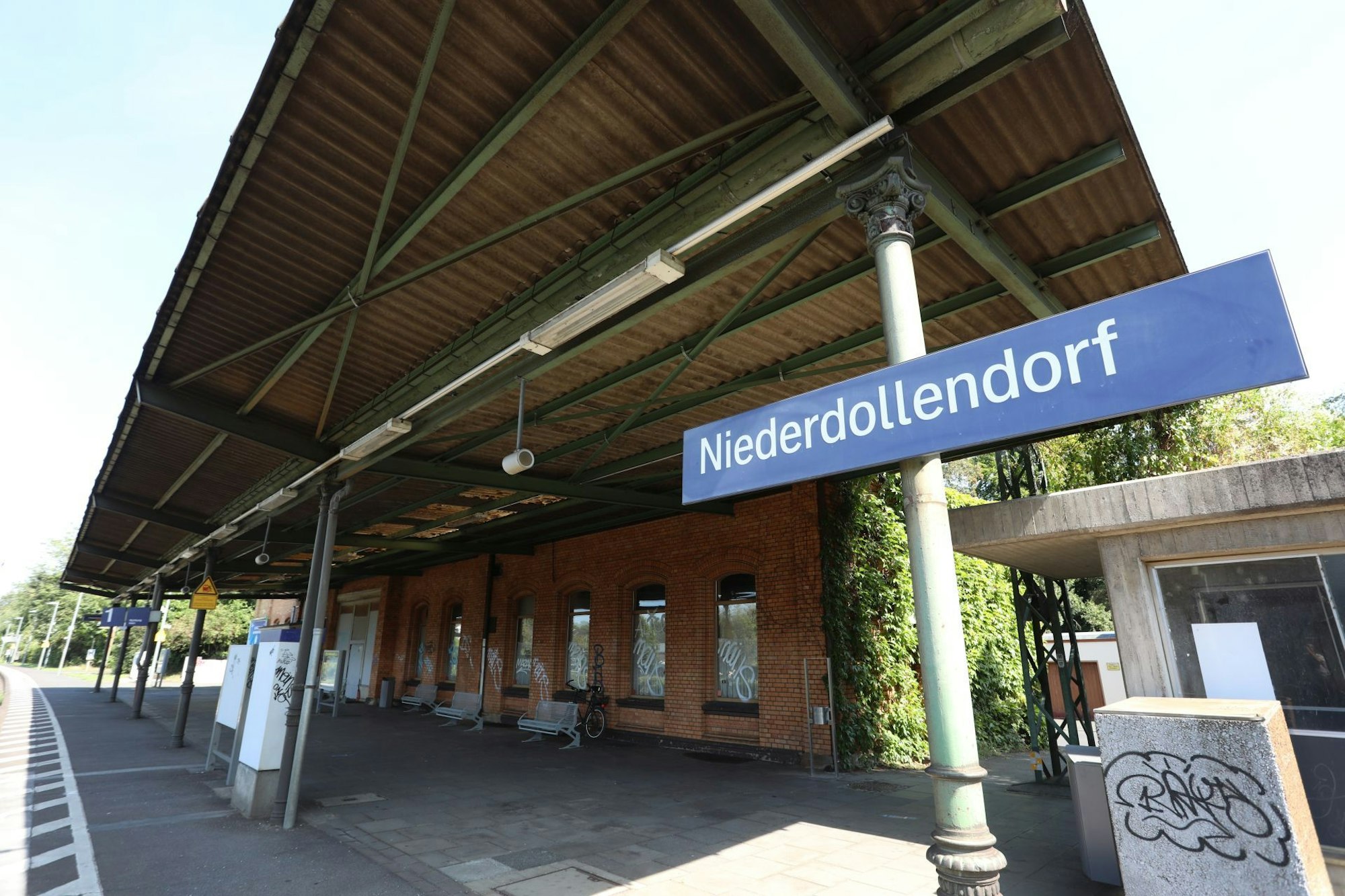 Das Bahnhofsgebäude in Niederdollendorf