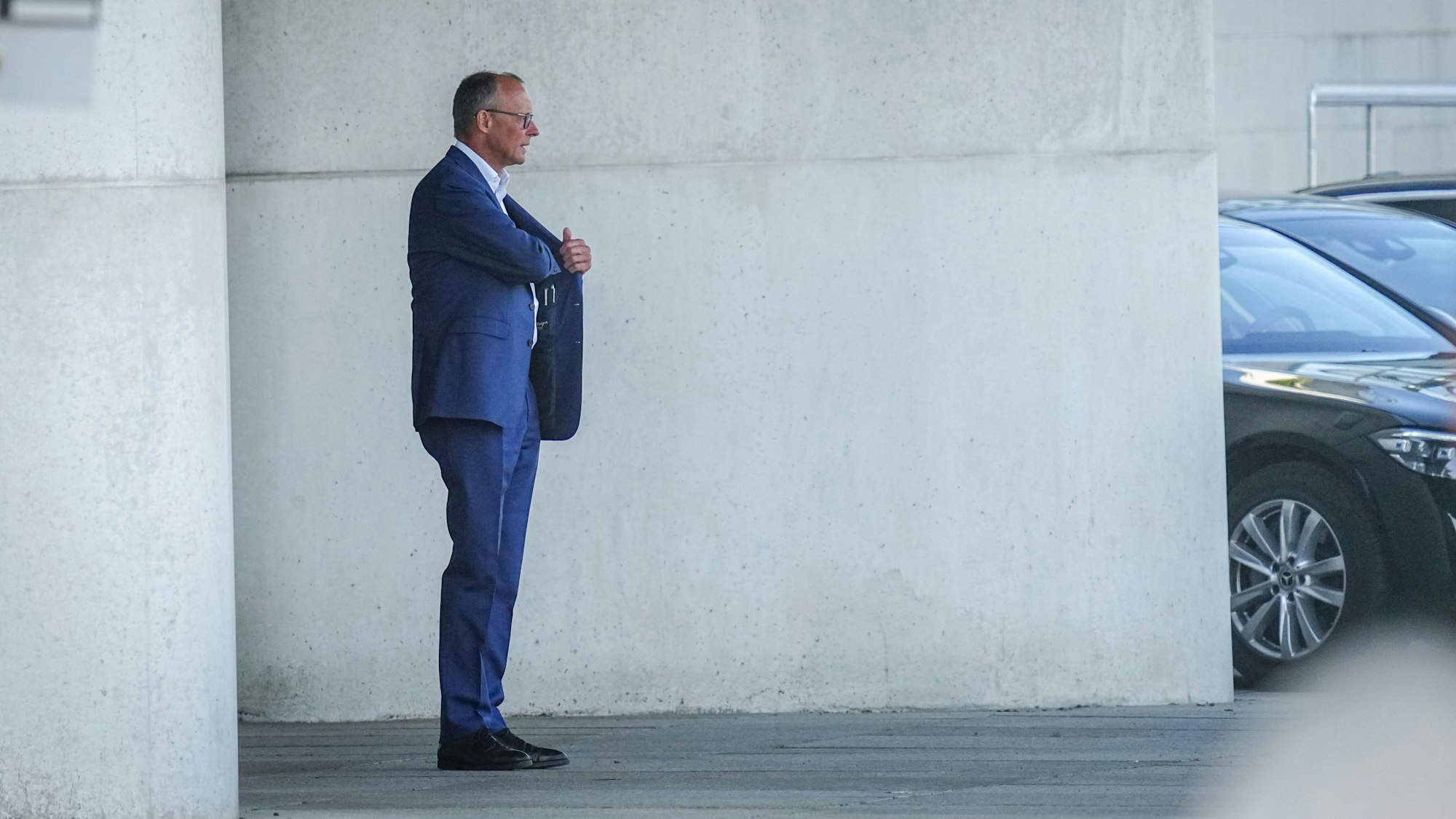 27.08.2024, Berlin: Friedrich Merz (CDU), CDU-Bundesvorsitzender und Unionsfraktionsvorsitzender, kommt nach einem Gespräch mit dem Bundeskanzler aus dem Bundeskanzleramt. Foto: Kay Nietfeld/dpa +++ dpa-Bildfunk +++