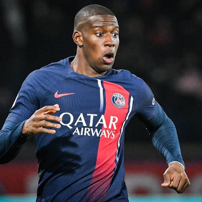 Nordi Mukiele soll aus Paris nach Leverkusen wechseln und Odilon Kossounou ersetzen.