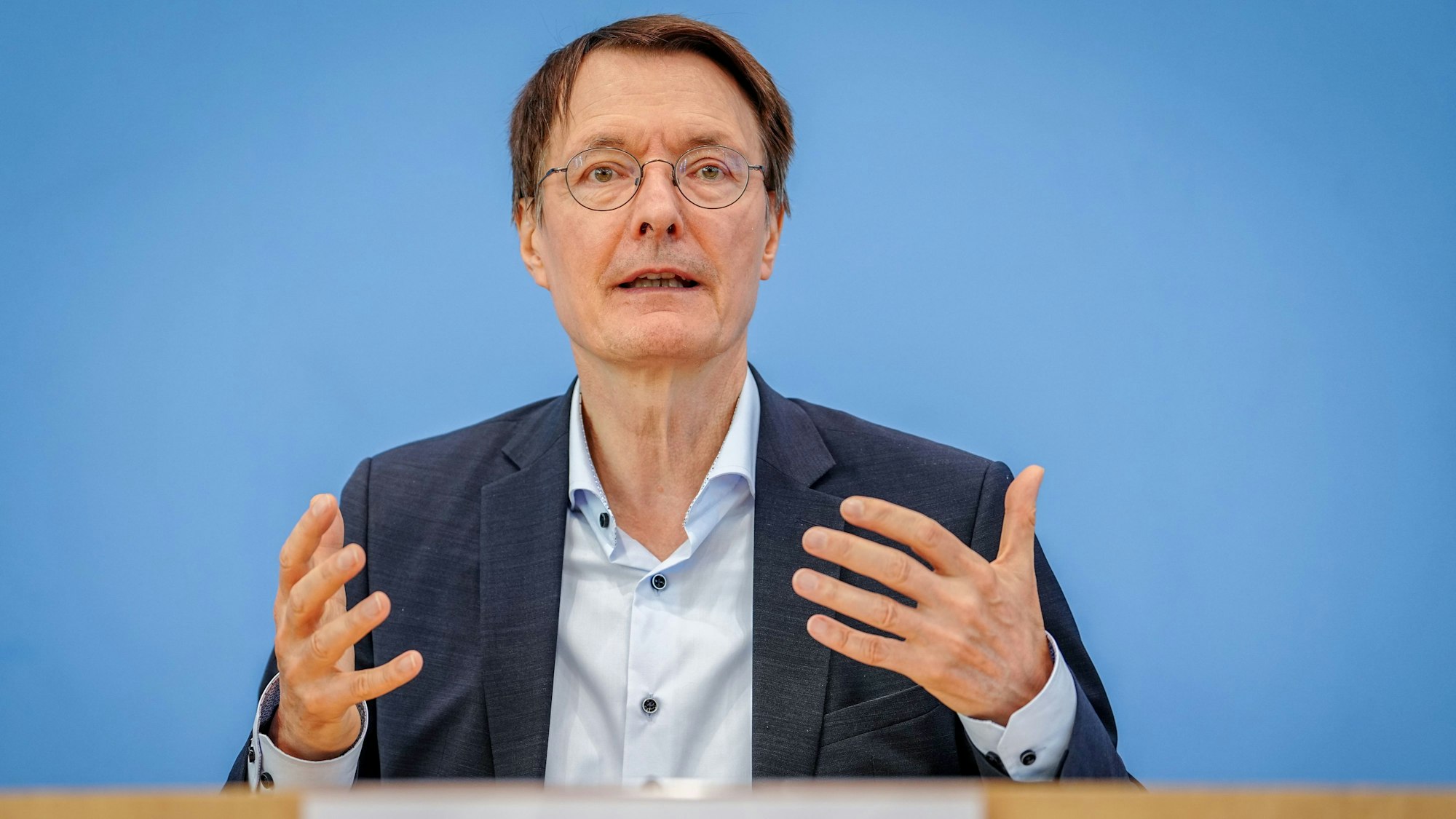 Karl Lauterbach (SPD), Bundesminister für Gesundheit, gibt eine Pressekonferen zum Gesundes-Herz-Gesetz im Haus der Bundespressekonferenz.