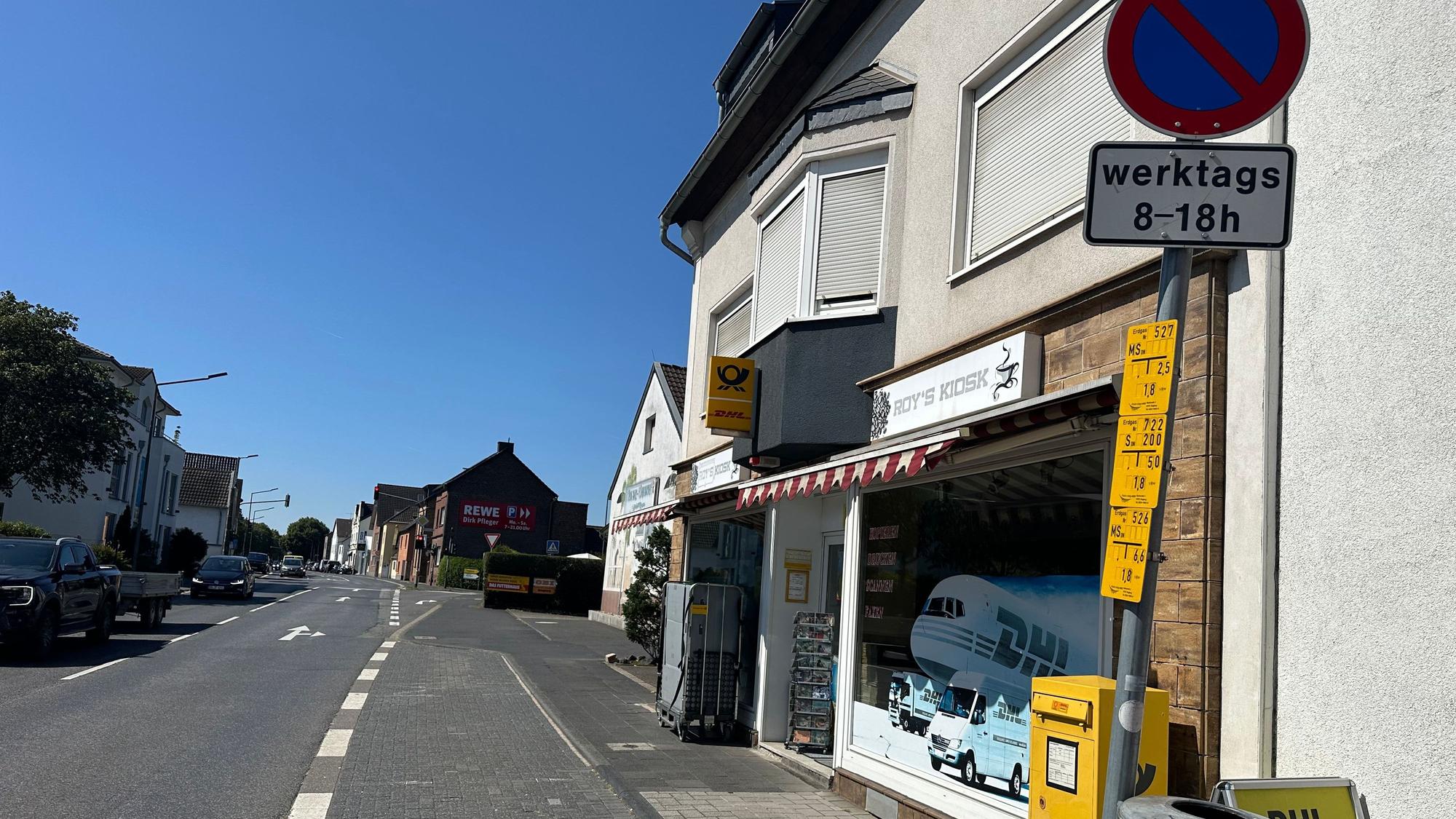 Vor dem Postbüdchen ist zurzeit ein Parkverbot, trotzdem parken dort immer Autos länger als drei Minuten.
