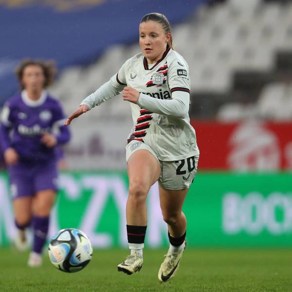 Germany, Essen, 24.03.2024, Stadion an der Hafenstrasse, SGS Essen - Bayer 04 Leverkusen - Frauen Bundesliga, Estrella Merino Gonzalez Bayer 04 Leverkusen controls the ball Essen Stadion an der Hafenstrasse North Rhine-Westphalia Germany *** Germany, Essen, 24 03 2024, Stadion an der Hafenstrasse, SGS Essen Bayer 04 Leverkusen Frauen Bundesliga, Estrella Merino Gonzalez Bayer 04 Leverkusen controls the ball Essen Stadion an der Hafenstrasse North Rhine Westphalia Germany eu-images-678
