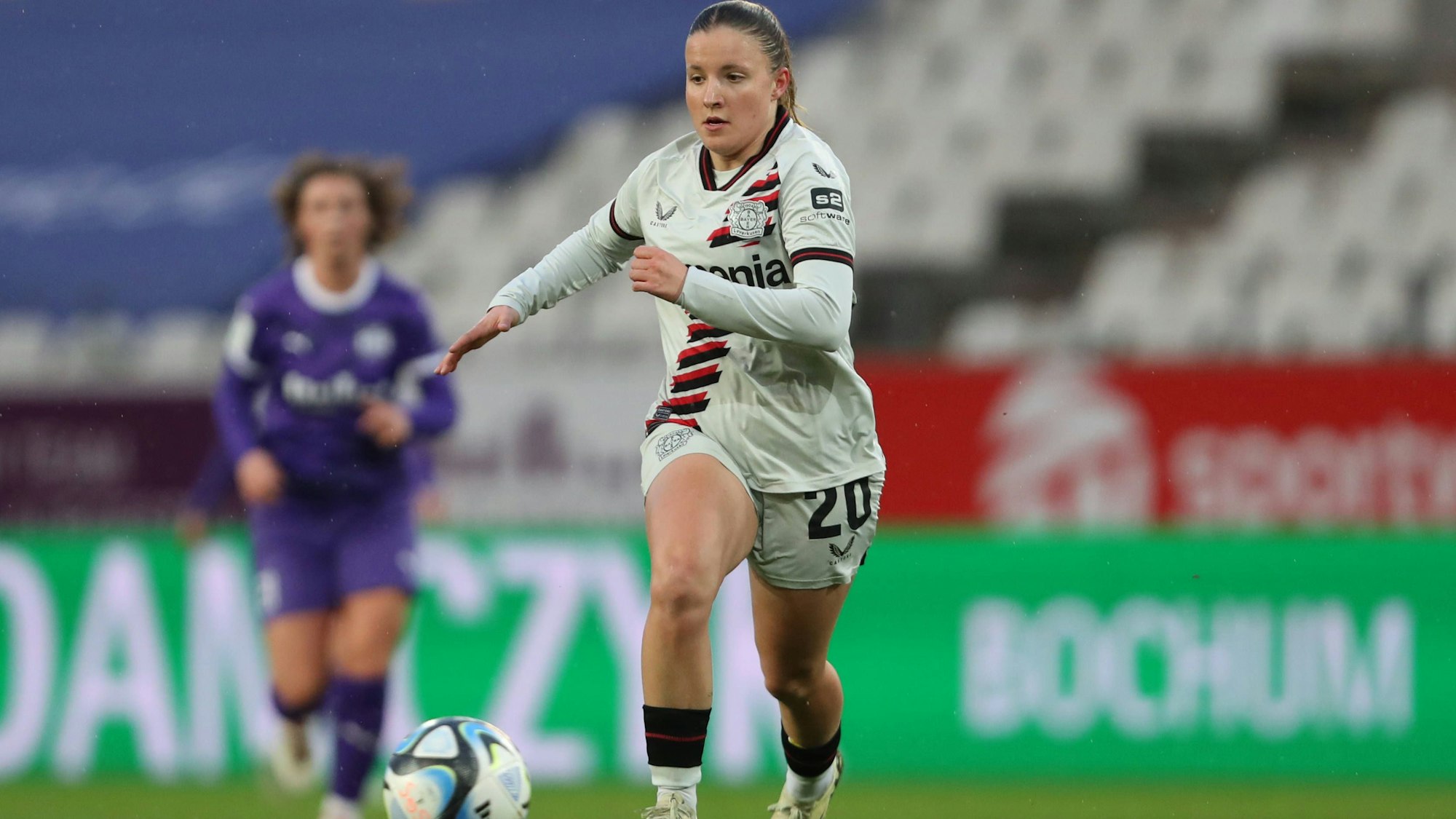 Germany, Essen, 24.03.2024, Stadion an der Hafenstrasse, SGS Essen - Bayer 04 Leverkusen - Frauen Bundesliga, Estrella Merino Gonzalez Bayer 04 Leverkusen controls the ball Essen Stadion an der Hafenstrasse North Rhine-Westphalia Germany *** Germany, Essen, 24 03 2024, Stadion an der Hafenstrasse, SGS Essen Bayer 04 Leverkusen Frauen Bundesliga, Estrella Merino Gonzalez Bayer 04 Leverkusen controls the ball Essen Stadion an der Hafenstrasse North Rhine Westphalia Germany eu-images-678