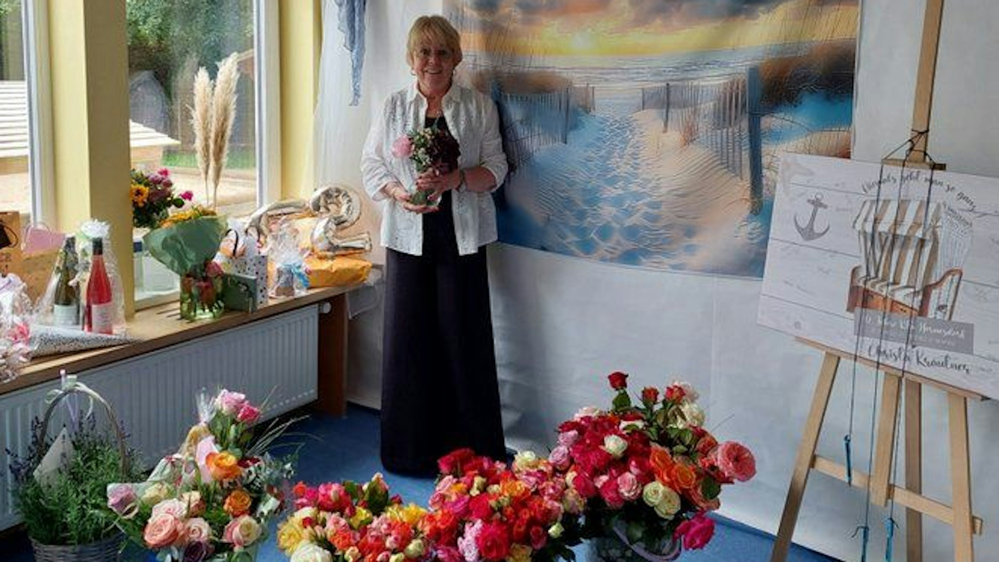 Nach 42 Jahren Dienst in der Kindertagesstätte „Pontium Pro“ in Waldbröl-Hermesdorf ist Christa Kräutner in den Ruhestand verabschiedet worden – mit unzähligen Blumensträußen und anderen Geschenken.