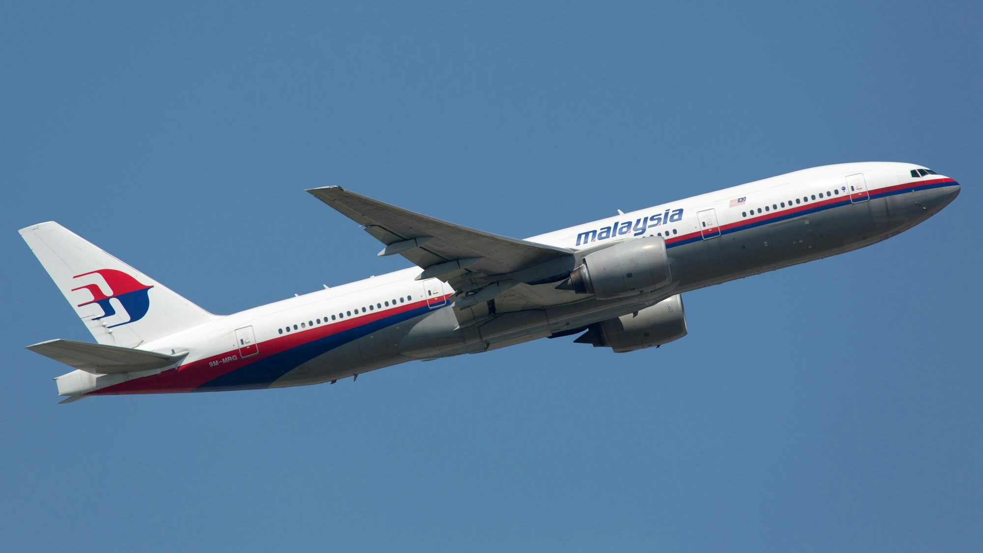 Eine Malaysia Airlines Boeing 777-200 hebt ab.